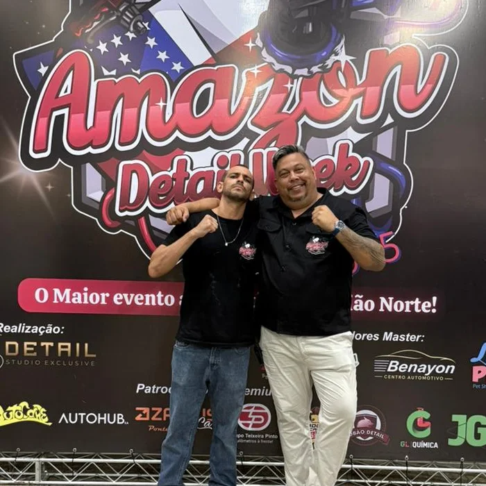Allan Felipe com parceiro no evento Amazon Detail Week