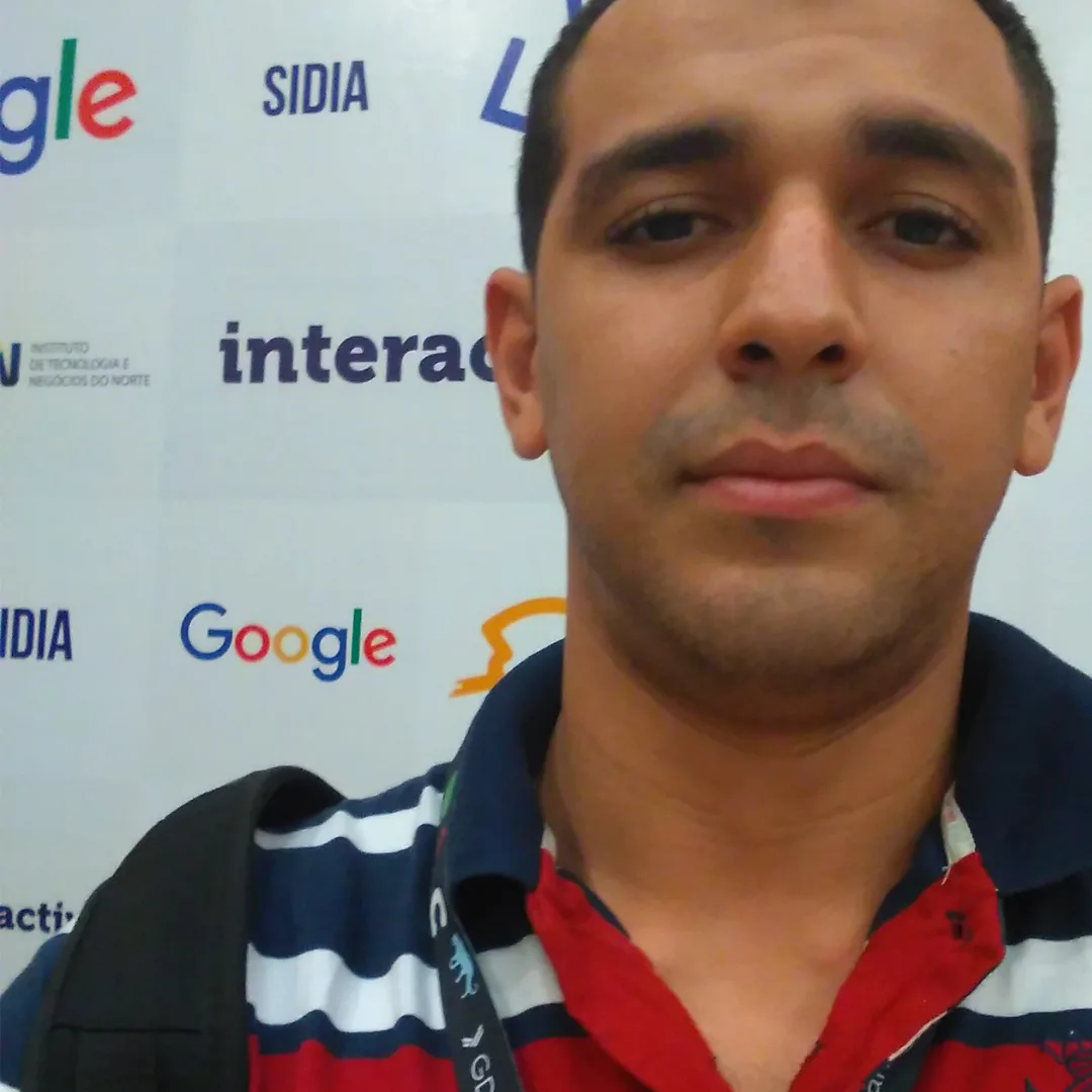 Allan Felipe em evento com paineis do Google e SIDIA